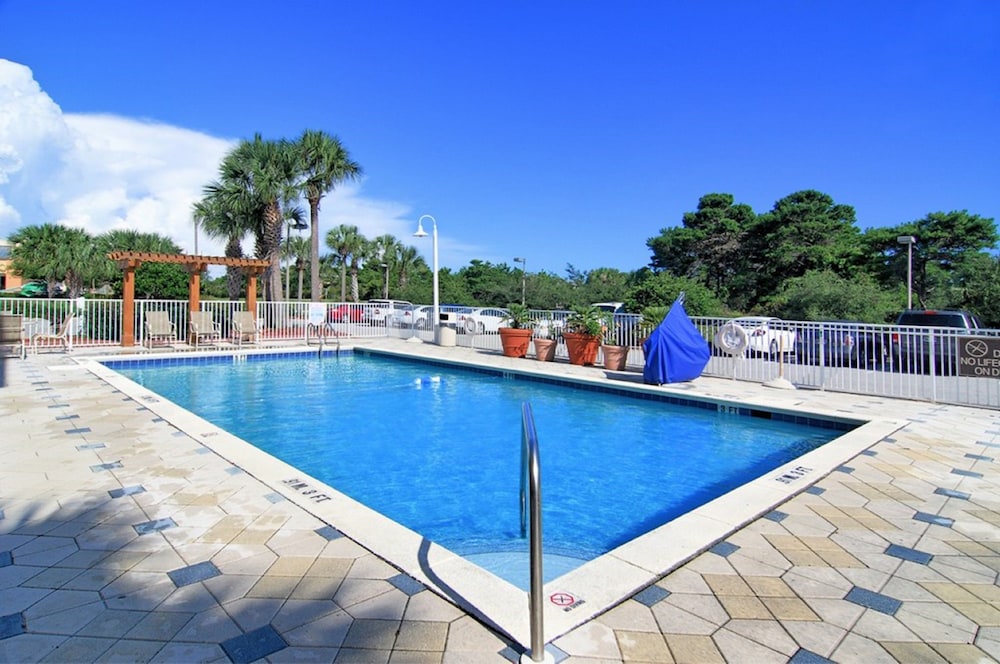 holiday inn express destin e commons mall area