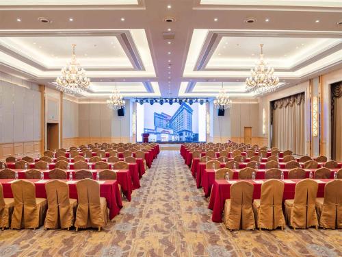 vienna pudong new area dishui lake university town