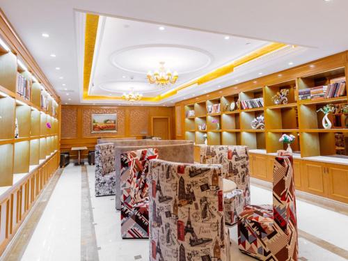 vienna pudong new area dishui lake university town