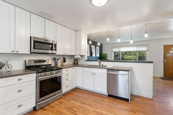 fun family friendly old town home w hot tub