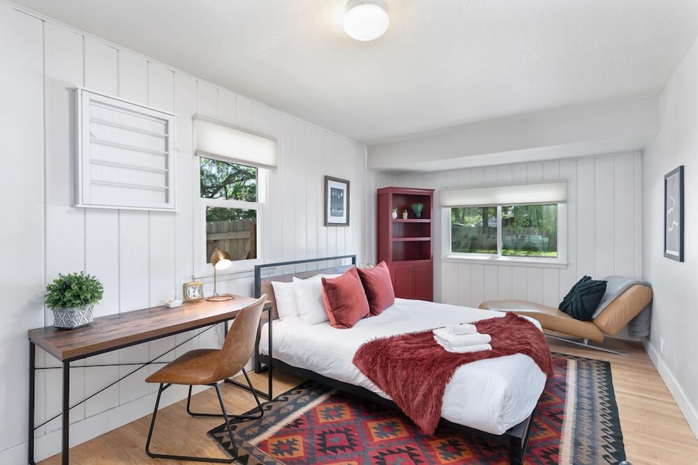 fun family friendly old town home w hot tub