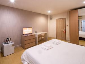 crystal resort korat