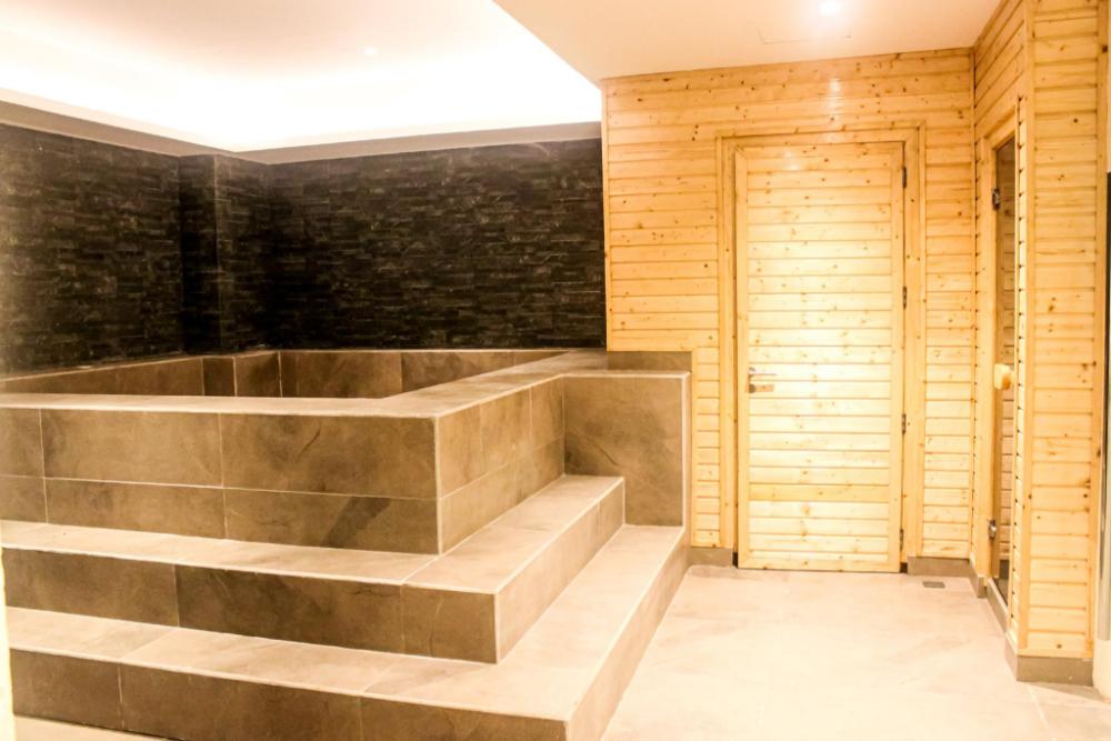 the excelsior hotel las pinas