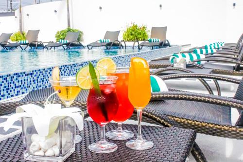 the excelsior hotel las pinas