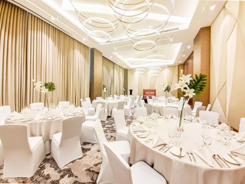 the excelsior hotel las pinas