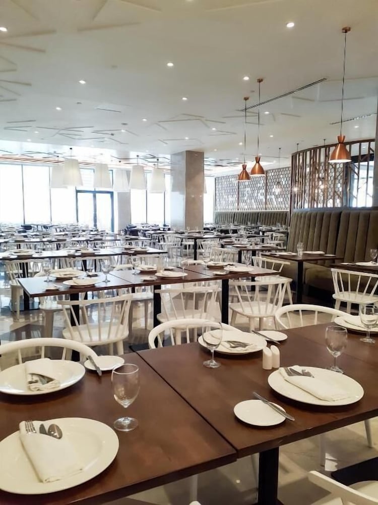 the excelsior hotel las pinas