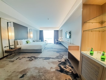 the excelsior hotel las pinas