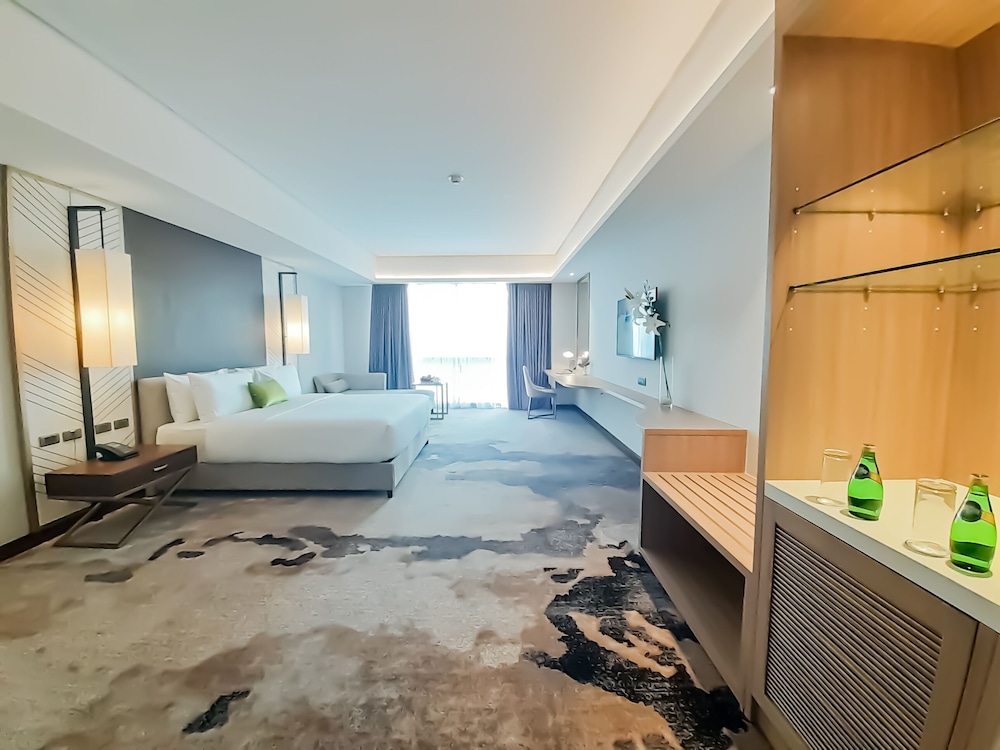 the excelsior hotel las pinas