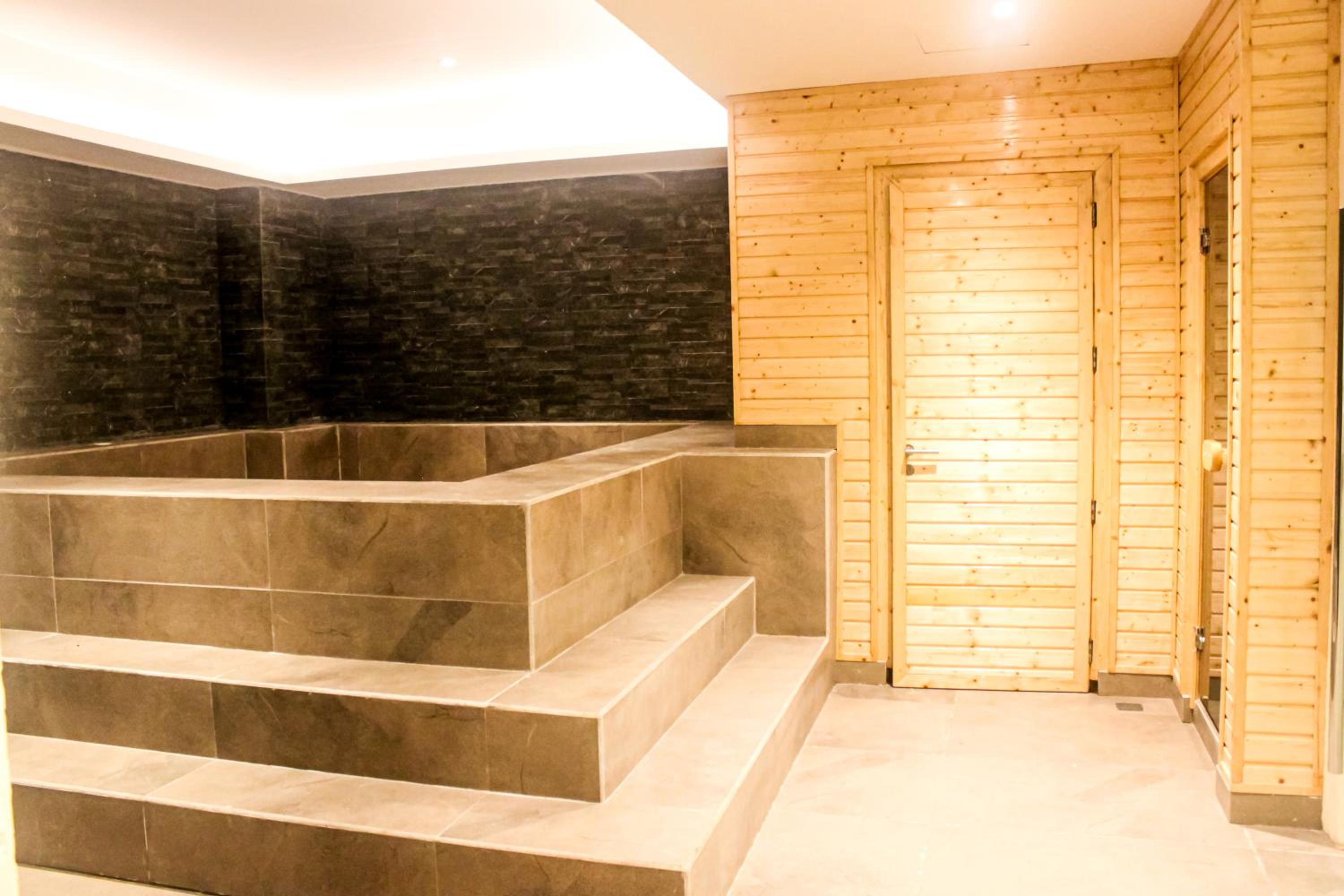 the excelsior hotel las pinas