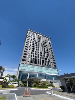 the excelsior hotel las pinas