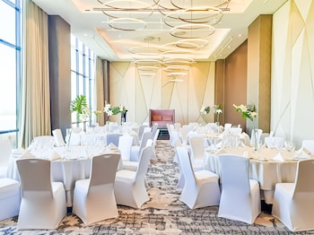the excelsior hotel las pinas