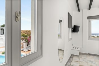 mr and mrs white paros