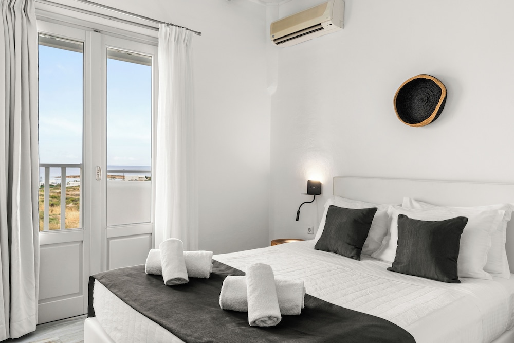 mr and mrs white paros