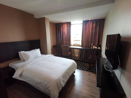 de leon hotel ll