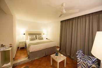 knossos beach kokkini hani