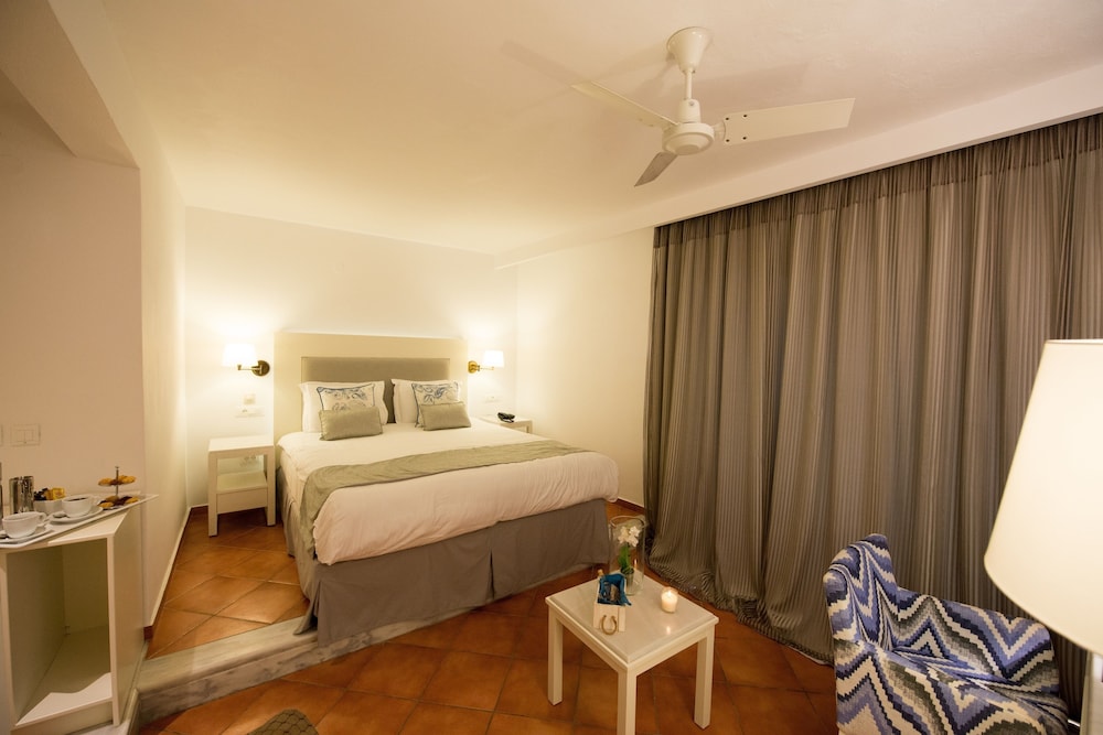 knossos beach kokkini hani