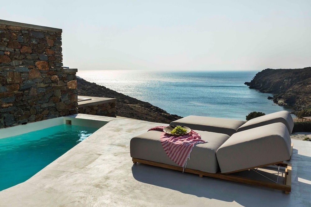 tinos