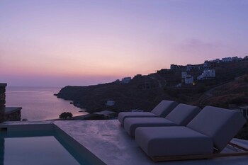 tinos