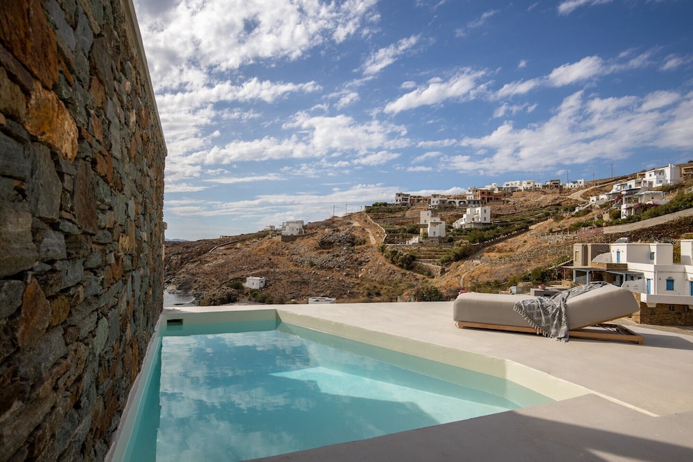 tinos
