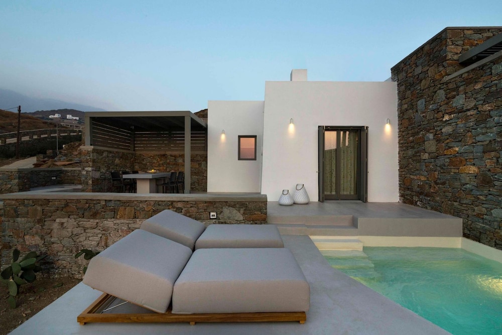 tinos