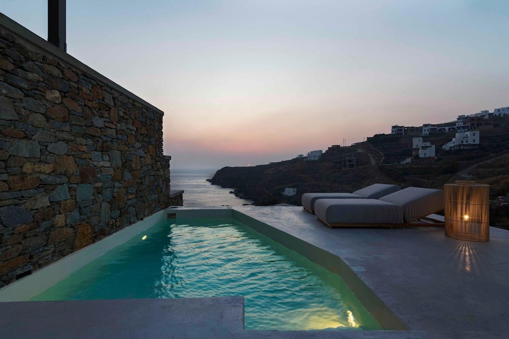 tinos