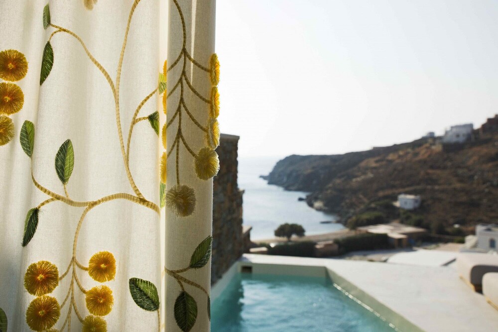 tinos