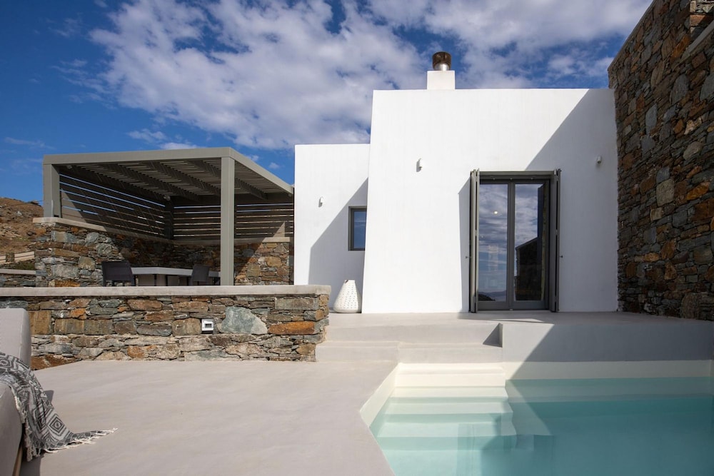 tinos