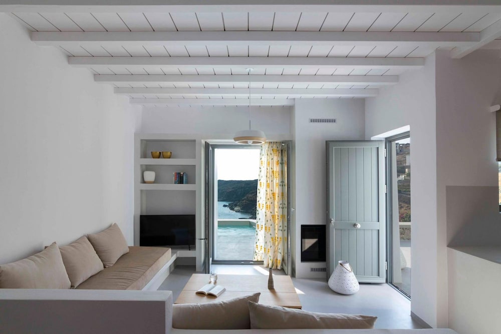 tinos