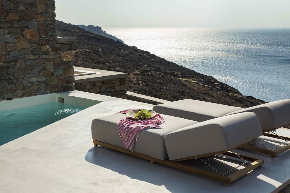 tinos