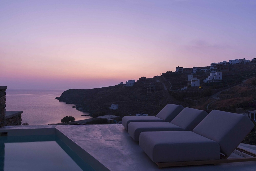 tinos