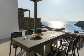 tinos