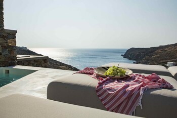 tinos