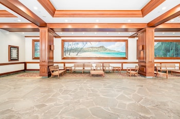 light and airy 8th floor ocean view condo with lanai