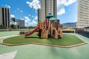 light and airy 8th floor ocean view condo with lanai