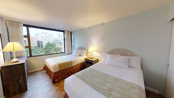 light and airy 8th floor ocean view condo with lanai