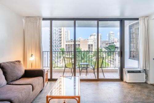 light and airy 8th floor ocean view condo with lanai