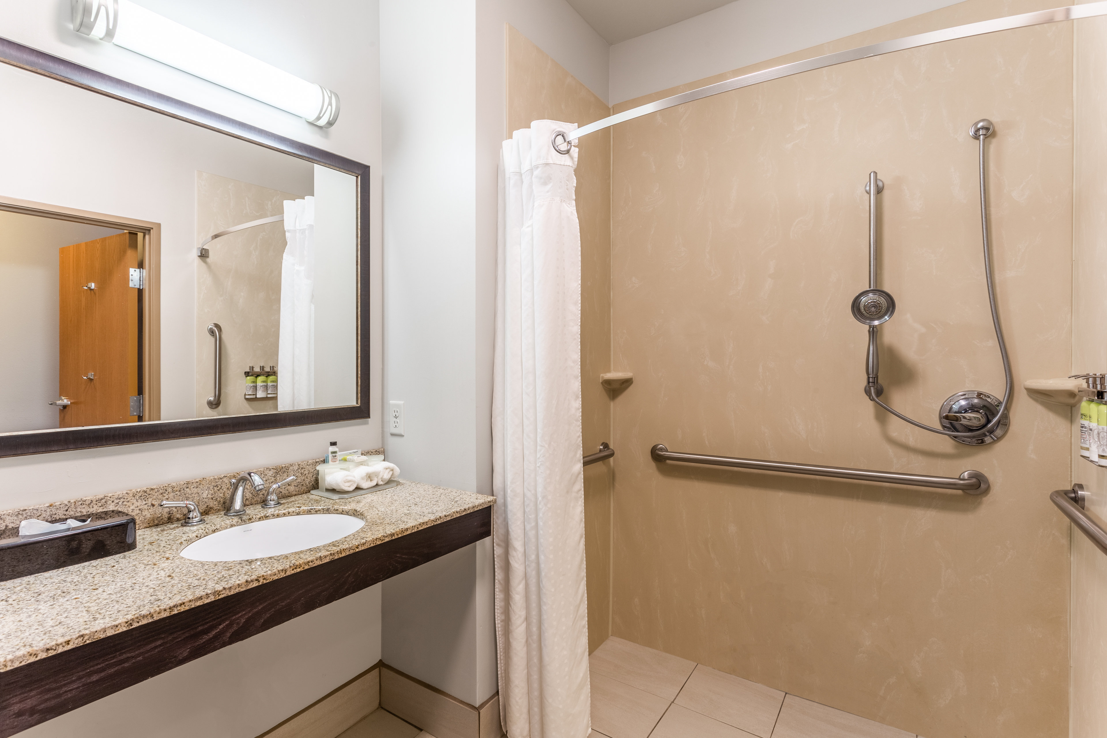 holiday inn express albert lea by ihg