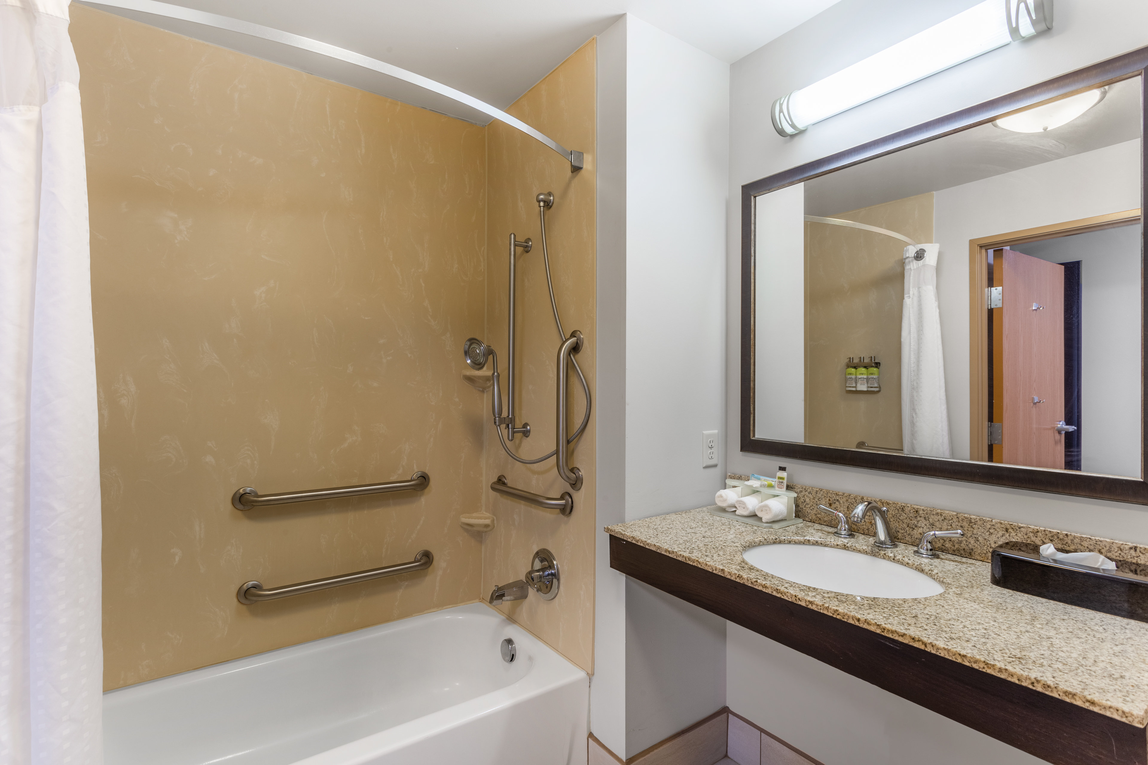 holiday inn express albert lea by ihg