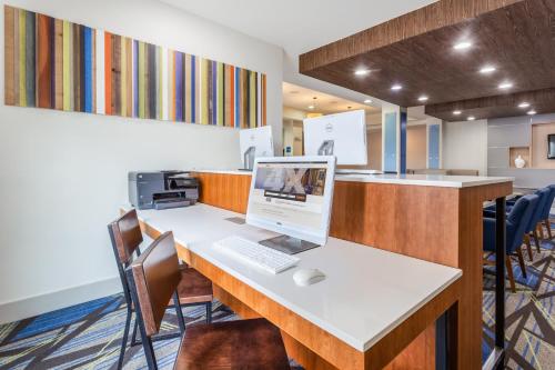 holiday inn express albert lea by ihg