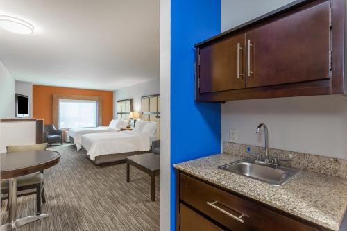 holiday inn express albert lea by ihg