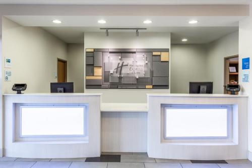 holiday inn express albert lea by ihg