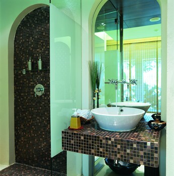 veranda pool suite