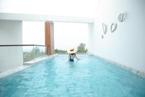 veranda pool suite