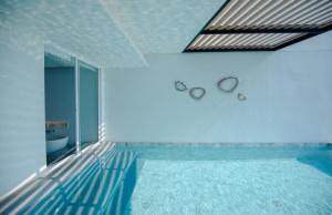 veranda pool suite