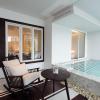 veranda pool suite