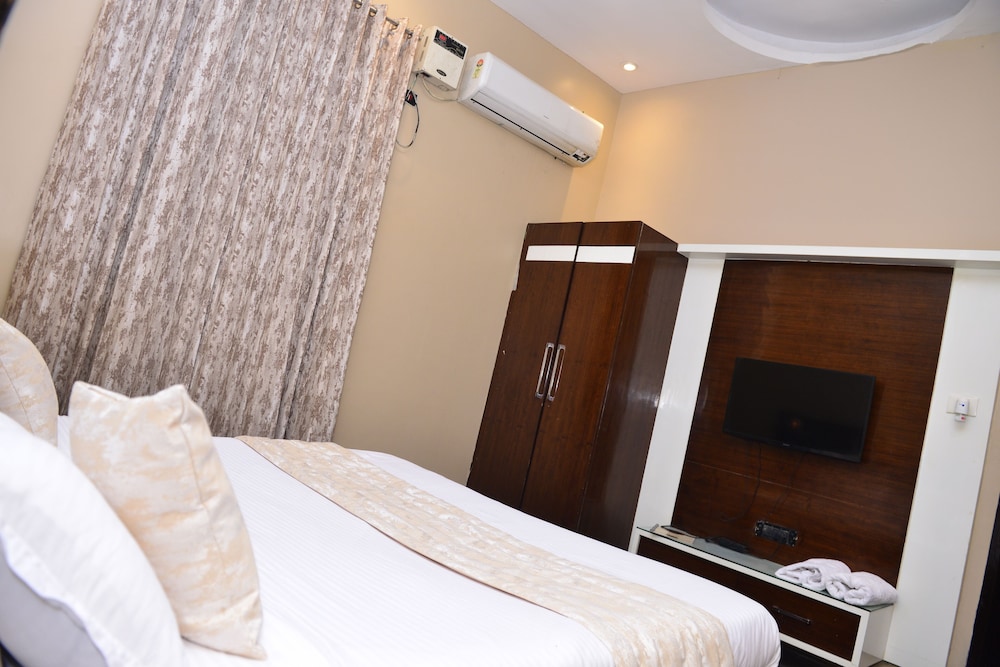 hotel signature villa