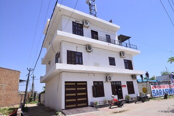 Hotel Signature Villa,,3 star