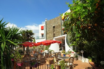 hotel le catalan restaurant le miradou