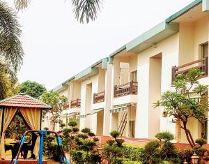 the neeraj river forest resort