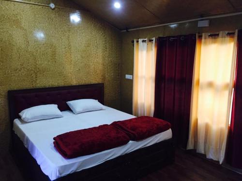 golden valley cottages chail